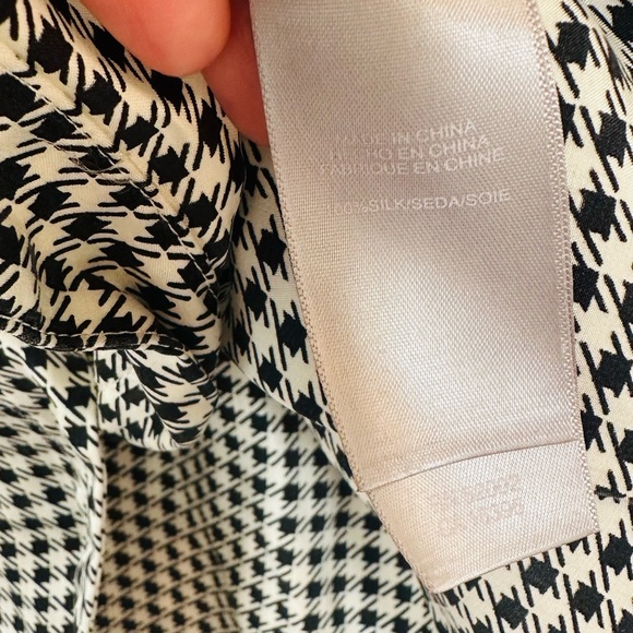 Liz Claiborne Silk Button Up Shirt Blouse Long Sleeve Office Career Size 12P - Picture 4 of 6